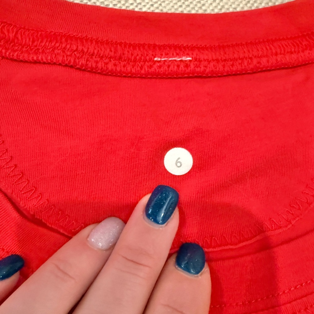 Lululemon 'I Love Hockey' T-Shirt - Picture 3 of 5
